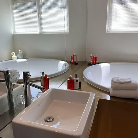 Yellow Submarine Bed & Breakfast 5*